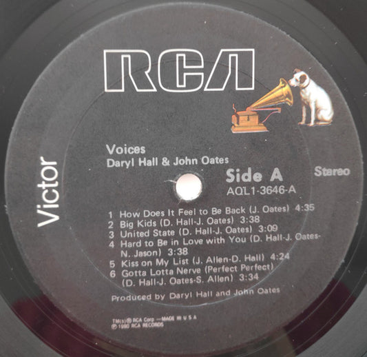 Daryl Hall & John Oates : Voices (LP, Album, Gol)