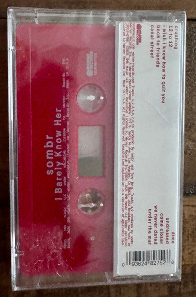 Sombr (2) : I Barely Know Her (Cass, Album, Red)