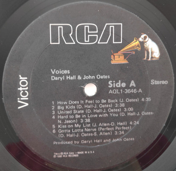 Daryl Hall & John Oates : Voices (LP, Album, Gol)