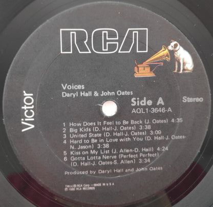 Daryl Hall & John Oates : Voices (LP, Album, Gol)