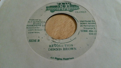 Dennis Brown : Sitting & Watching / Revolution (7", Single, Gre)