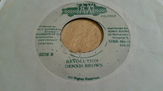 Dennis Brown : Sitting & Watching / Revolution (7", Single, Gre)