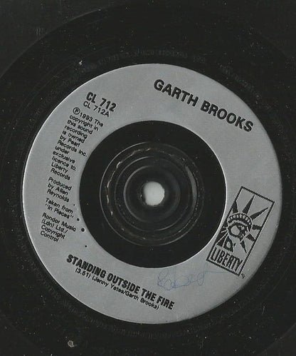 Garth Brooks : Standing Outside The Fire (7", Single)